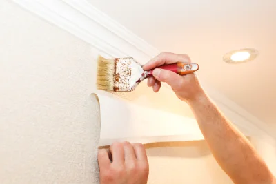 Pose de papier peint à Lampaul-Guimiliau — revêtements muraux et toiles de verre